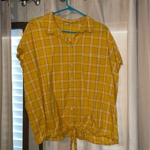 Yellow plaid bottom tie shirt. Size 2X.
